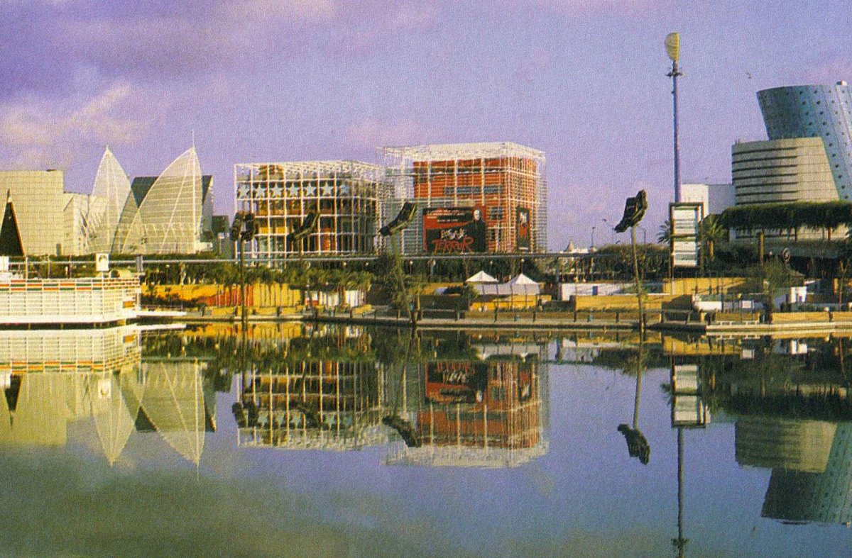 SevillaInsolita's tweet photo. Tal día como hoy hace 23 años (1992), y tras una inversión de 900.000 millones de pesetas, se inauguraba la EXPO,92. http://t.co/3LvMZkKjNs