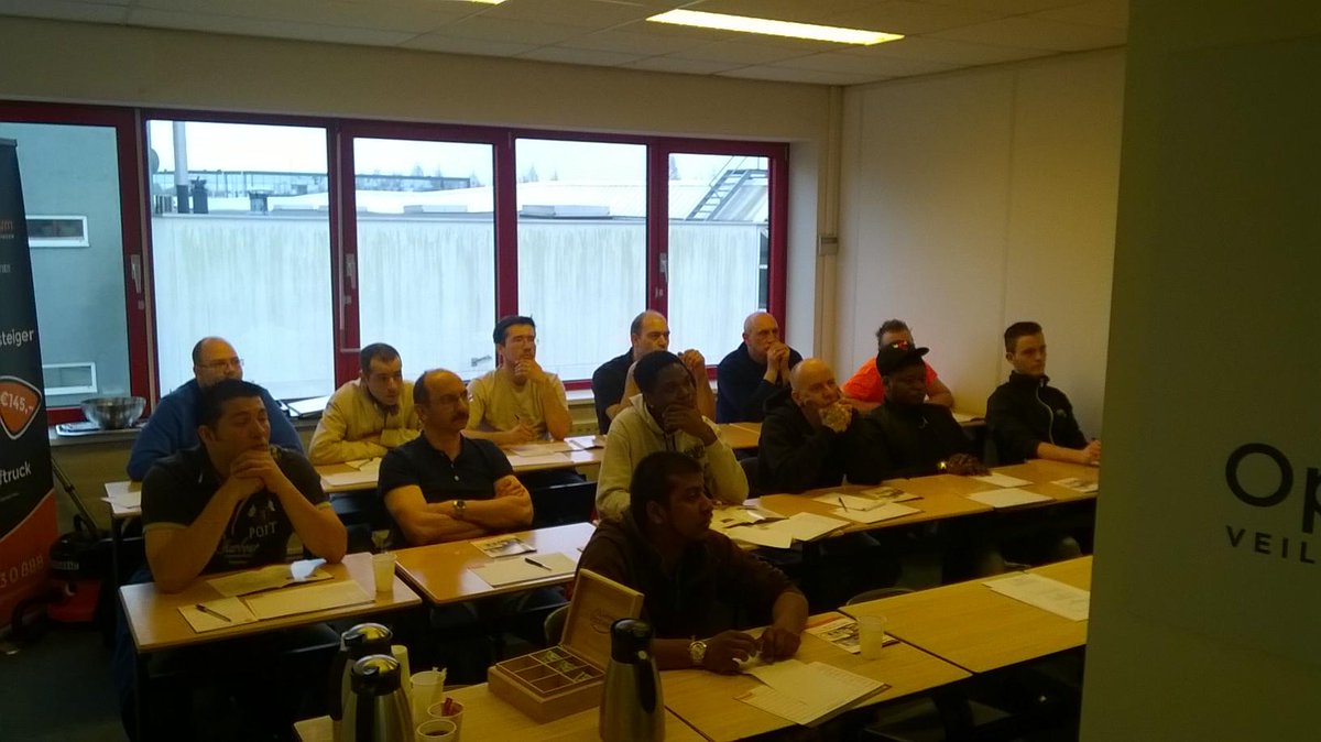 Alle #monteurs zijn geslaagd voor de #cursus " Veilig werken met de #hoogwerker " #Trots #NettStaff #Elektrotechniek