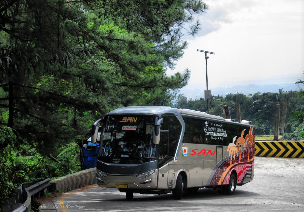 rona_sinulingga's tweet photo. SAN
It's not just a bus, but scania k360ib with opticruise transmission 😊
@SukaFotoBis http://t.co/sZL8nqjQNo