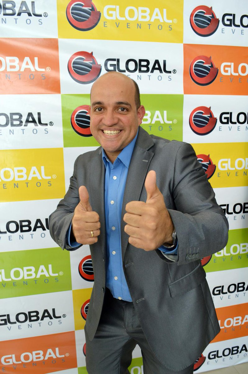 revistacupula's tweet photo. "El ganador piensa y vive como ganador" @carlosacosta777 #MasterCoaching2015 @MasterCoachingV @Global_Eventos http://t.co/QFLbqdrvCG