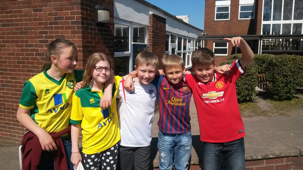 FalconJuniorSch's tweet photo. Nice to see lots of football shirts on show today for Bowel Cancer Awareness  month http://t.co/eYNfYjpZ7H
