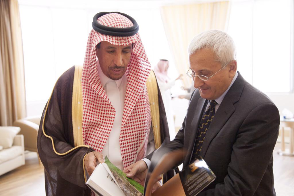 RCJY1's tweet photo. سمو رئيس الهيئة الملكية للجبيل وينبع يستقبل في مكتبه صباح اليوم سفيري الصين وإيطاليا لدى المملكة. http://t.co/CaOVWcErc5
