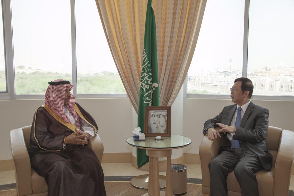 RCJY1's tweet photo. سمو رئيس الهيئة الملكية للجبيل وينبع يستقبل في مكتبه صباح اليوم سفيري الصين وإيطاليا لدى المملكة. http://t.co/CaOVWcErc5