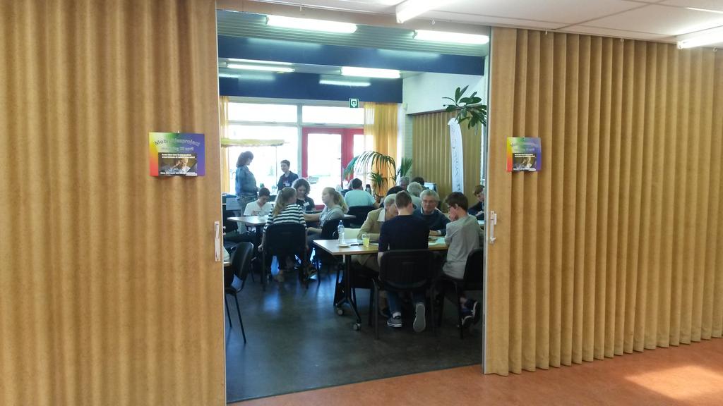 Gezellig druk bij #Caleidoz #Steenhuizen Vandaag de start van het mobieltjesproject! Hulp van MaS <a href="/liemerscollege/">Liemers College</a>