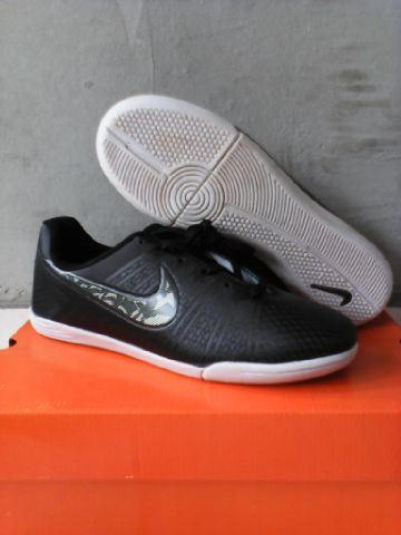 onlinesaja's tweet photo. Sepatu futsal dan football grade ori. Harga hub. Admin http://t.co/szOLEJHa70