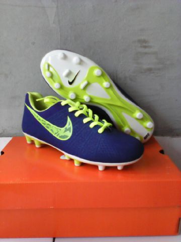 onlinesaja's tweet photo. Sepatu futsal dan football grade ori. Harga hub. Admin http://t.co/szOLEJHa70