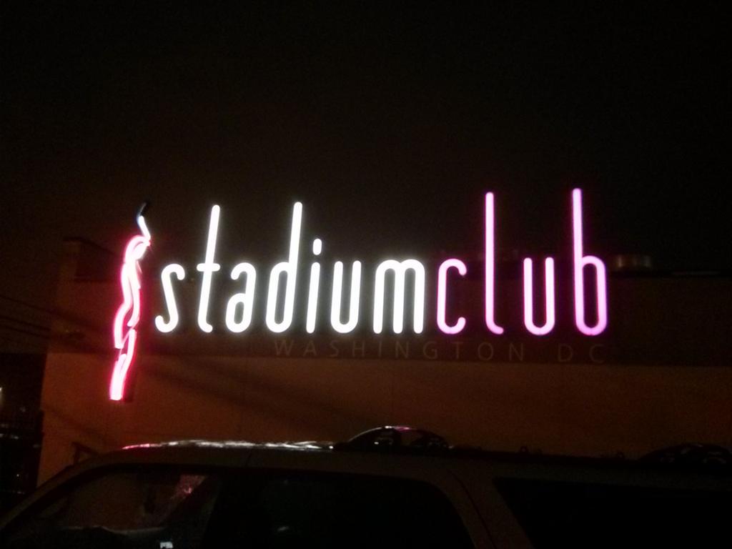 thegreatcell's tweet image. Trying to have a business convo with a stripper and another stripper starts twerking in front of you lol #myproblems