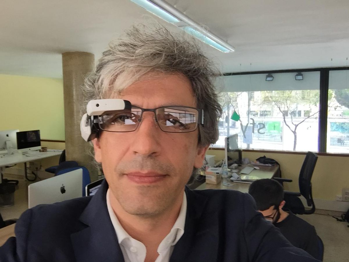 xaviguardia's tweet photo. testing #remoteeye #vuzix m100 with new frames http://t.co/zCvnnA7BbF