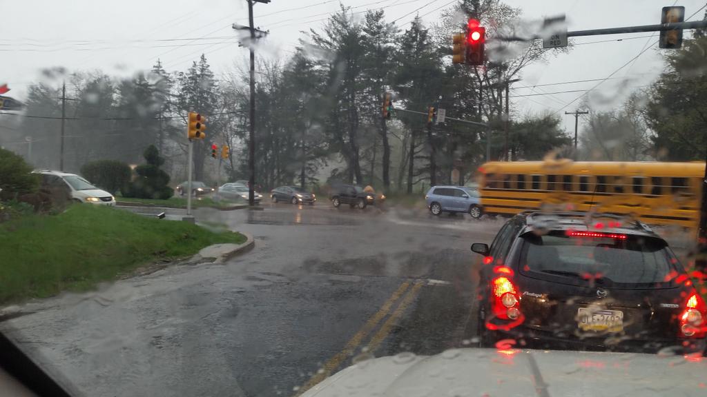 Hamletgarcia17's tweet photo. Heavy #rain small #creek overflow #spring #Storm drive safe  #philly http://t.co/saithp7Zz4