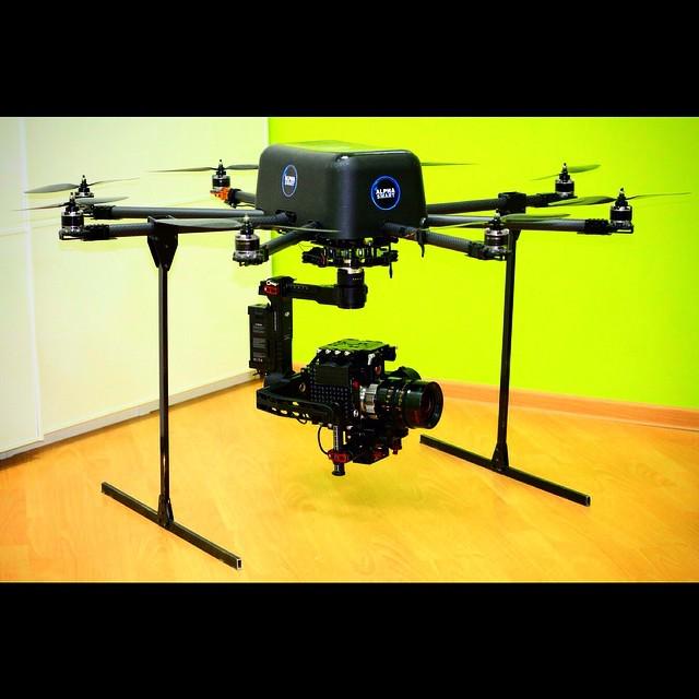 liao_a's tweet image. Our AlphaDrone middle 24 kg, ready to fly #alphadron #alphaaerialteam #alphasmartsystems #alpharoboticsventure #Red…