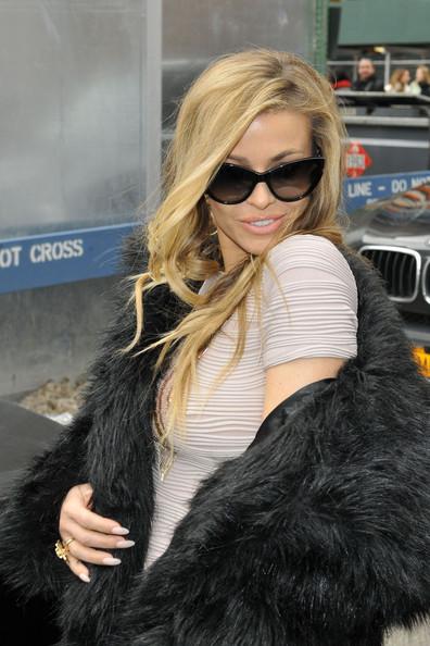 American model, actress, singer, and dancer Carmen Electra is 43 years old today.... a happy FURRY BIRTHDAY to her. 