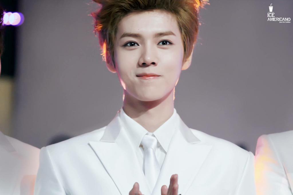 Happy birthday to our manly deer yet had the most gorgeous face that every girl would envy to, Lu Han! 