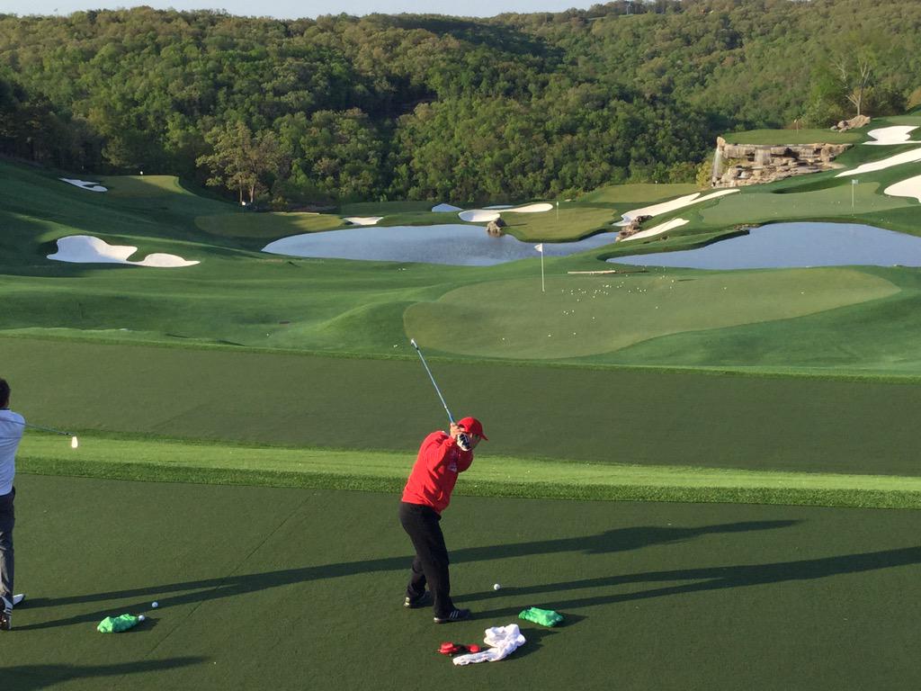 BassProLegends's tweet photo. Michael Chang, who won '89 French Open at 17 yrs old, warming up for the @MissouriStBears Pro-Am today @ATPWorldTour http://t.co/R7IePX2XHS