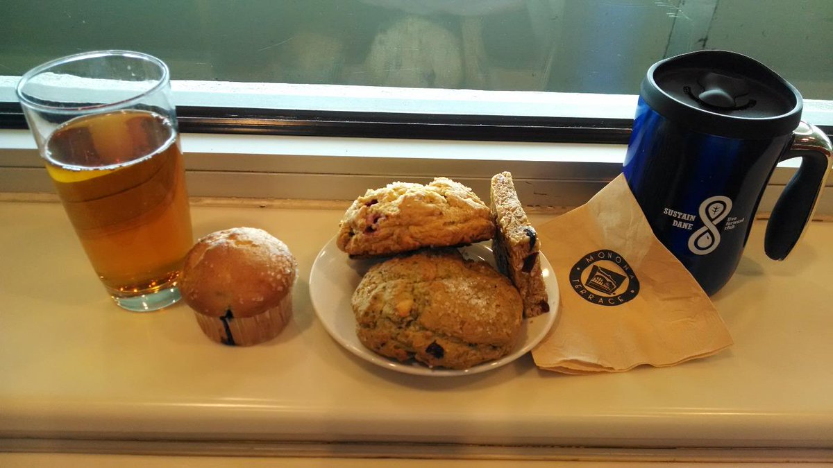literaryfaerie's tweet photo. Healthy snacks in actual dishes! #zerowaste #earthdayconf @ECOalityMag http://t.co/QX0PVpOpbv