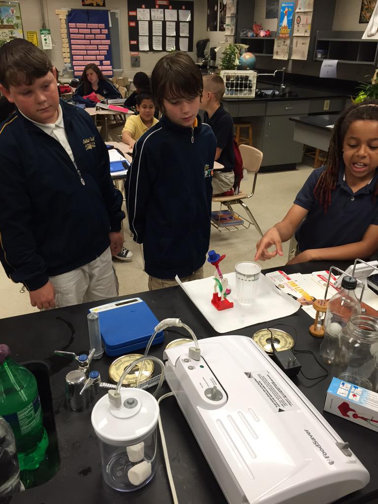 chris_m_odom's tweet photo. Inquiry at its best in @millarscience's classroom today. #irockrh @STMSWildcats http://t.co/fzlFj136Lk