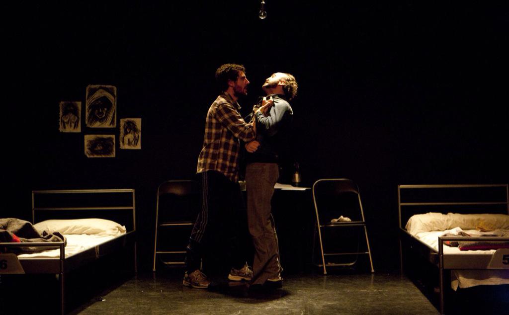 KarlosAurreko's tweet photo. ÚLTIMAS FUNCIONES 
#PrisioneroEnMayo 
Miércoles 22 y 29 de abril en el @teatrolara 
¡Casi 300 espectadores en 3 días! http://t.co/d9zrmQZfQm