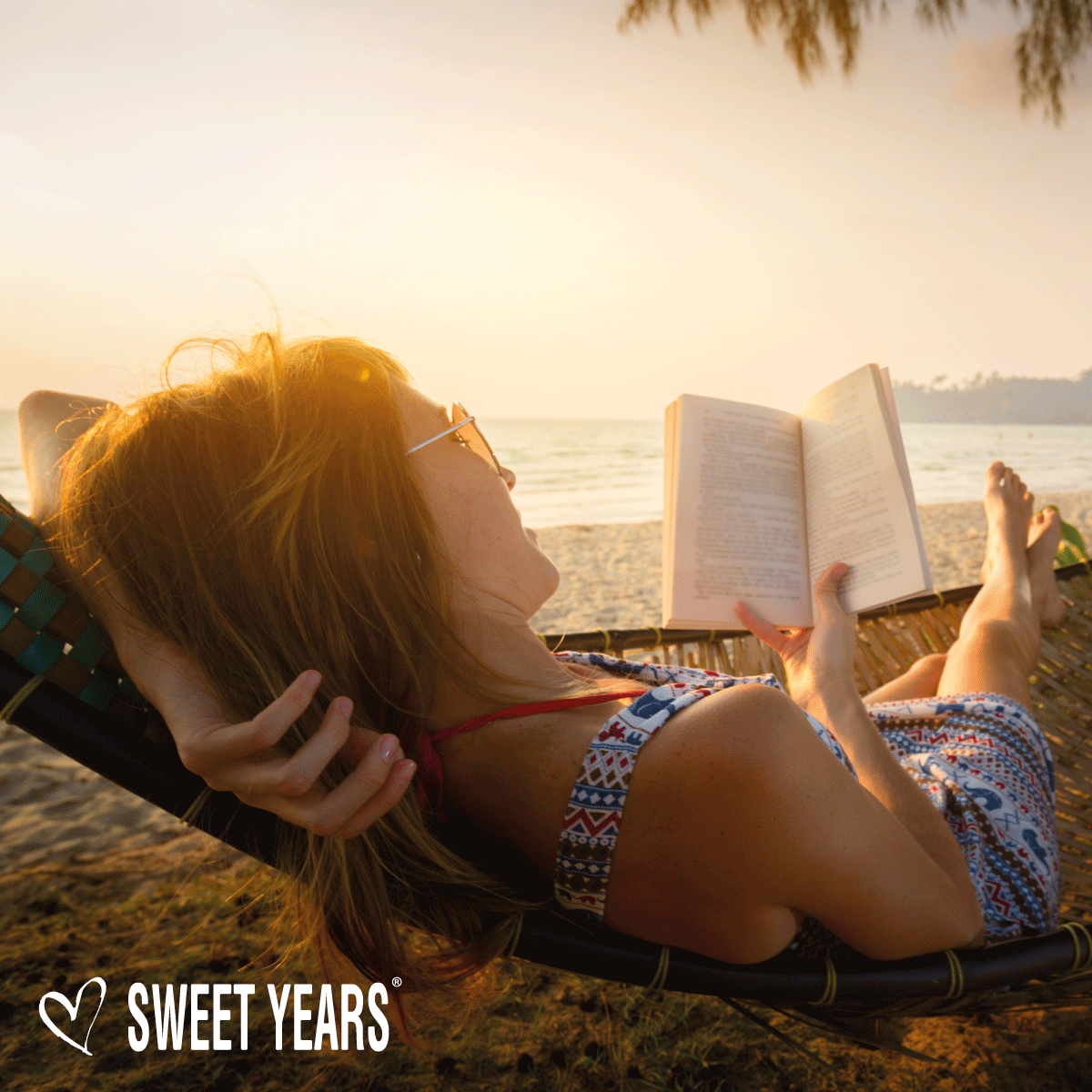 SweetYears_it's tweet photo. Anche voi amate rilassarvi con un buon libro dopo una giornata di lavoro? #sweetyears #relax http://t.co/5i8ZoZ3zxL