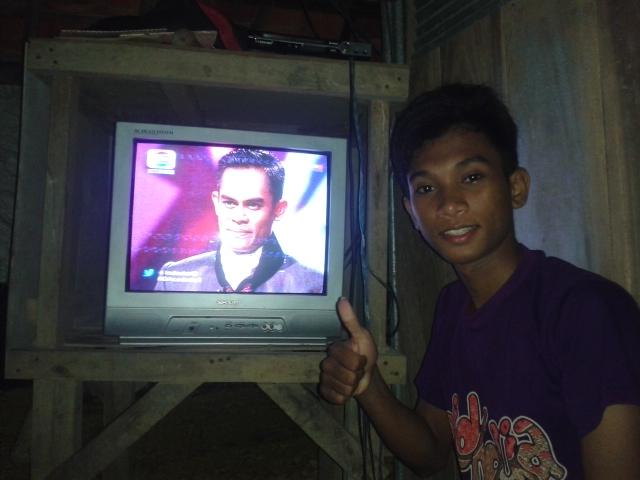 RidokC's tweet photo. Tim indosiar salam dua jari ya buat kak ady .. dri madura  .....   sukses ya sayyy http://t.co/a7bsWDRL9Y