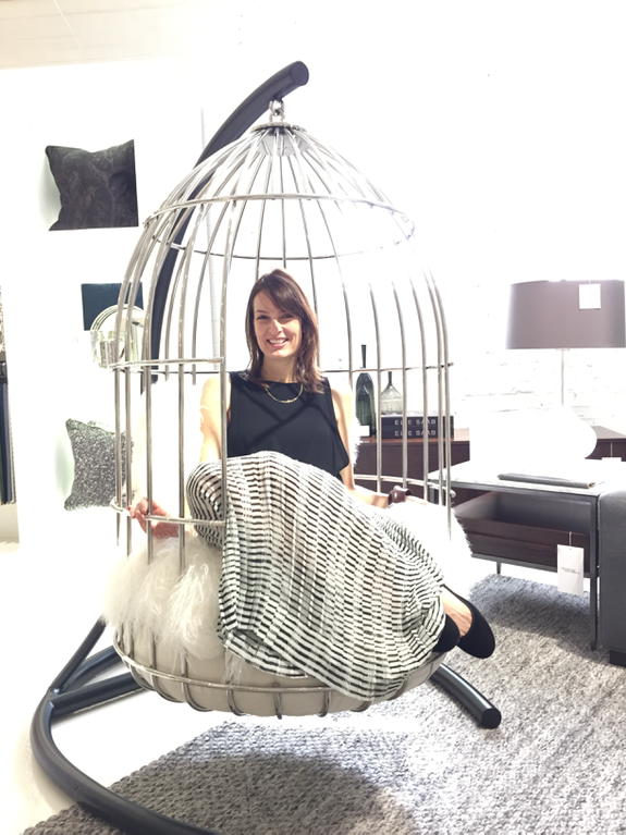 jdagmi's tweet photo. Swinging at @MGBWHome. #winbestdealchair #contest #parlore #hpmkt http://t.co/rcYShGBpXX