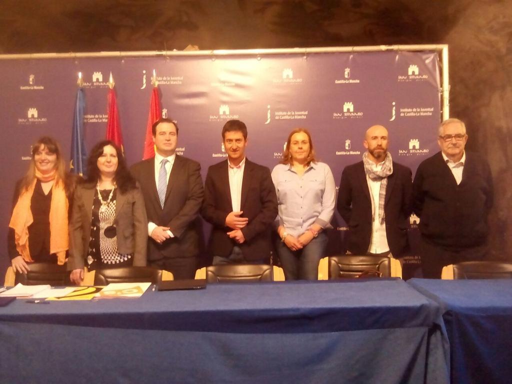 ArgamasillaCs's tweet photo. Nuestra compañera @amparomlcs esta coordinando el equipo de trabajo de Servicios Sociales de @Cs_CLM.
#MareaNaranja http://t.co/qvTgry3tKc