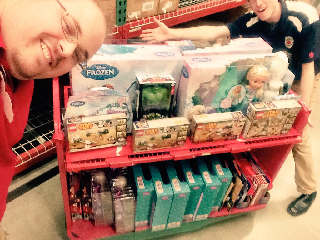 MalekKristin's tweet photo. More vehicles from the back to the floor!
#OnTheFloorTo4 #salespush #G196TidalWave @jackson1_jason http://t.co/T6JjI7pPpY