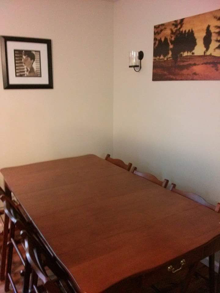 Caitrdid's tweet photo. Ready for hosting!  My convertible table was set up by @horse14dani  yesterday! #SeatsEight http://t.co/jwn44w4jkz
