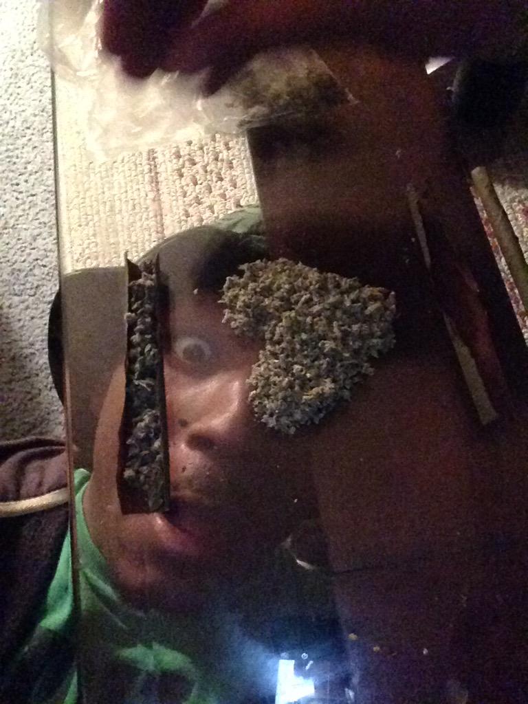 Tatted_Tragedy's tweet photo. Who wanna match ? ππ#SmokeOneOnetime #Happy420 #stonernation #potheads #LegalizeCannabis #Legalizedmarijuana #420 http://t.co/rB4HXhlU66