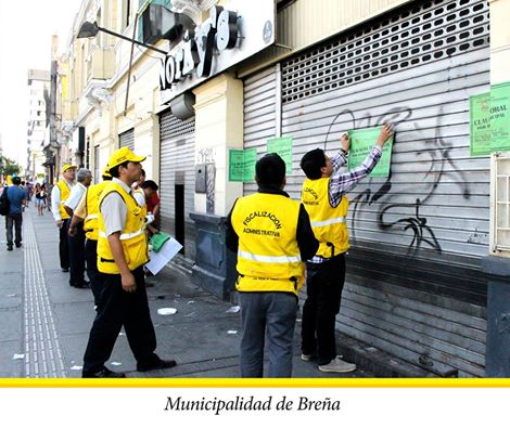 MuniBrena's tweet photo. En la intervención se hallaron heces de roedores, alimentos en mal estado y los almacenes antihigiénicos. http://t.co/FwKk7oEvdR