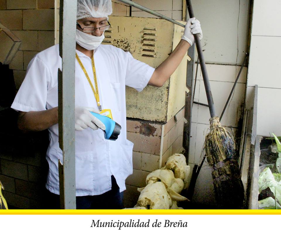 MuniBrena's tweet photo. En la intervención se hallaron heces de roedores, alimentos en mal estado y los almacenes antihigiénicos. http://t.co/FwKk7oEvdR