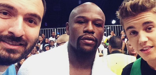 biebersmaniabr's tweet photo. John Shahidi fala sobre a parceria com Justin Bieber e Mayweather no Shots: http://t.co/7OZzzb8G1J http://t.co/IAtZi8zjTE