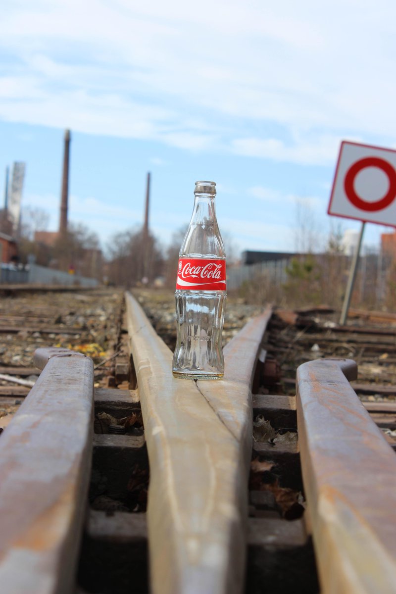 CocaColaActu's tweet photo. La bouteille contour @cocacolafr #kisshappiness http://t.co/lz7yYy6XoH