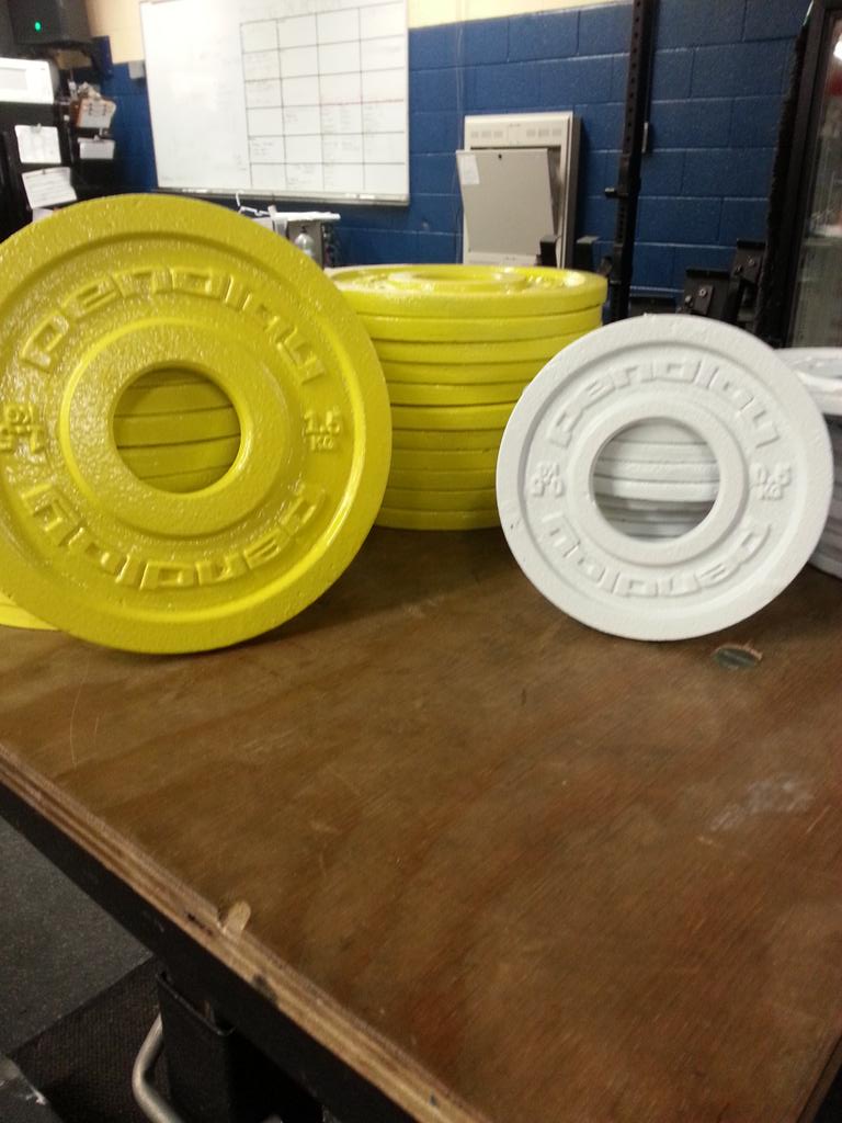 CoachBlack_87's tweet photo. Attention Comrades. The UCO weight room is now completely in kilograms. That is all. #supersetwithmathfacts http://t.co/wtf5c6drB9