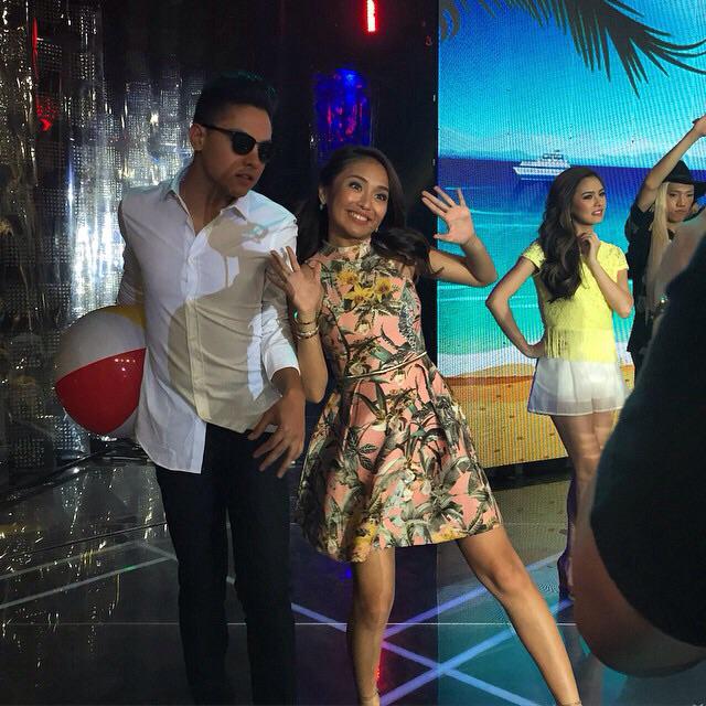 kyeompta_'s tweet photo. "@Emirbheb: Cuties ☺️☺️ RT @gerromeesguerra: Closing Spiel with dj and kath ❤️ #asapsummer https://t.co/IqXUHFTydE http://t.co/1MkJGnZBNX"