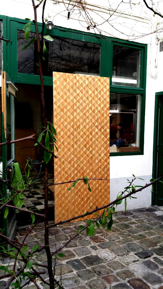 LCaunes's tweet photo. Panneaux à motif éventail à l'atelier #marqueteriedepaille #strawmarquetry http://t.co/pIj1tjVT8E