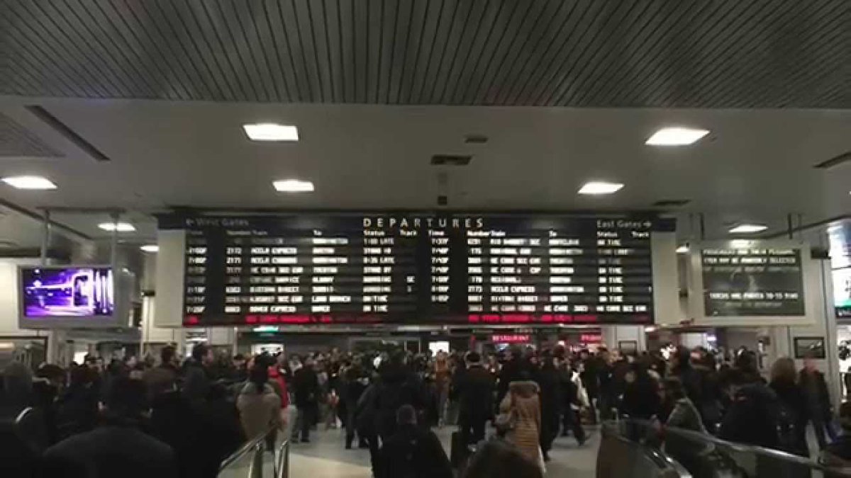 viewingnyc's tweet photo. Tips and Tricks For How to Beat the Rush for a Good Train Seat at Penn Station http://t.co/BYX9qigXVV http://t.co/D6bLlCea1X