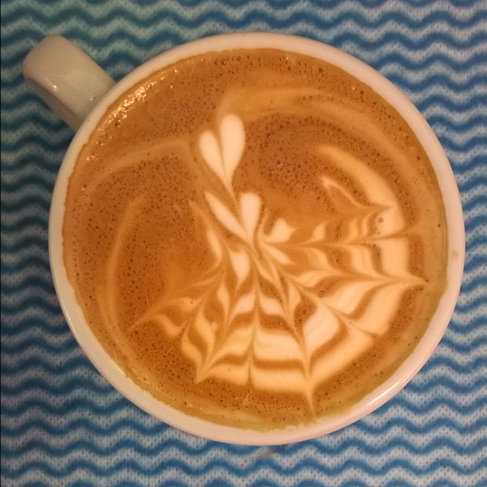 Reiem0812's tweet photo. Some more #latteart at the De La Warr @DLWPCafeBar

#latte #coffee #barista @dlwp http://t.co/dWPLqLgwIH