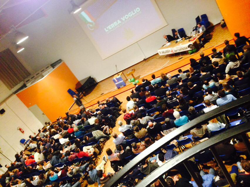 federico_dolce's tweet photo. .@gruggieri no joke solo tanta gente #LERBAVOGLIO http://t.co/NUOLnodPOL