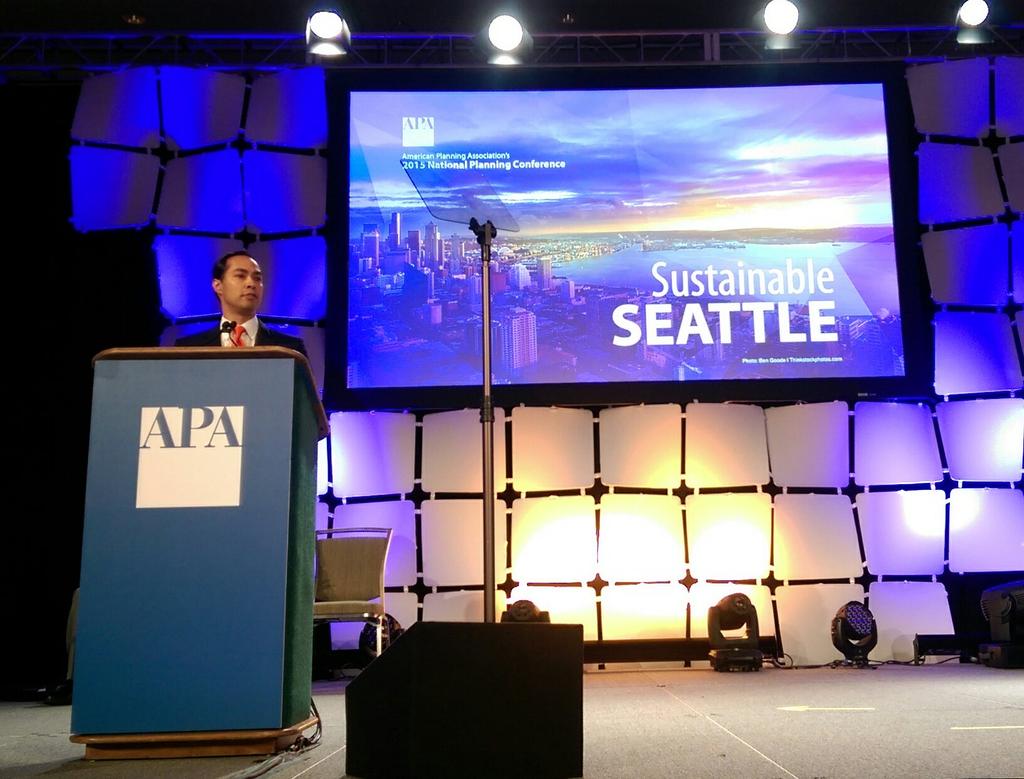 BHensold's tweet photo. "Americans are falling in love with cities again" - @SecretaryCastro  @APA_Planning @HUDgov @SasakiDesign http://t.co/lNhuCme1Xu