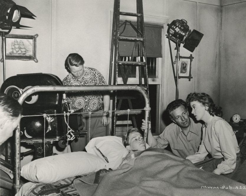 Ms_Golightly's tweet photo. #NicholasRay directing #SumnerWilliams and #IdaLupino in 'On Dangerous Ground' (1952) http://t.co/ogXVmJLnAe