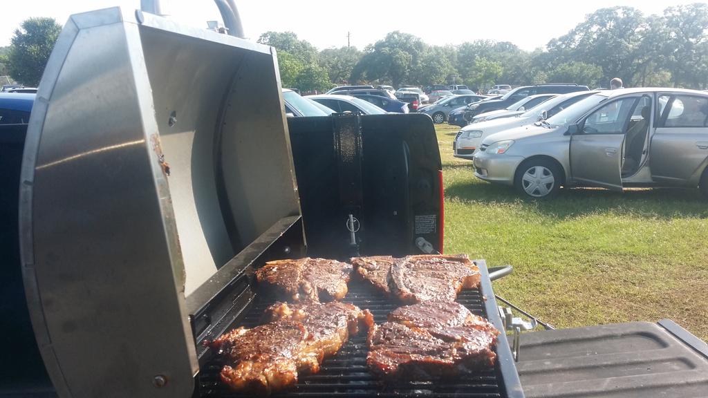 Grillmobile's tweet photo. How the The @Grillmobile celebrates #MeatlessMonday http://t.co/wRk3bSgmUp