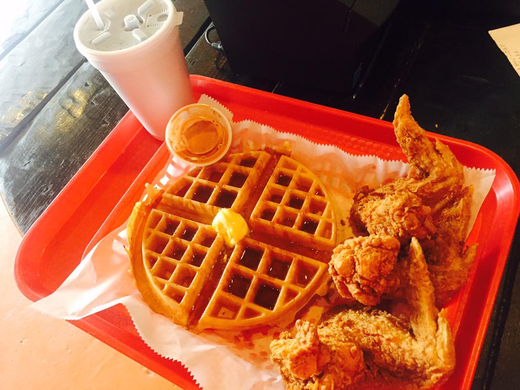 willyschicken's tweet photo. *SPECIAL*
3 Wing Combo for $5.99 
Come see us at the Northgates on Nicholson! http://t.co/Z0kR4RQONn