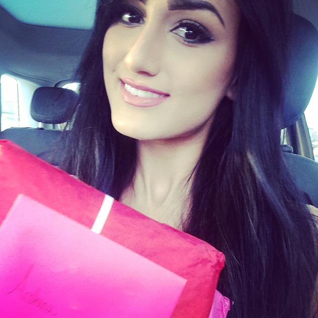ArshinaTrivedi's tweet photo. 😃 Gifts, Gifts, gifts!!!!!.lovely gifts can't wait to see them...Thank you @collar_candy 😘 #CollarCandy @desirascals http://t.co/YyZjqeWxbi