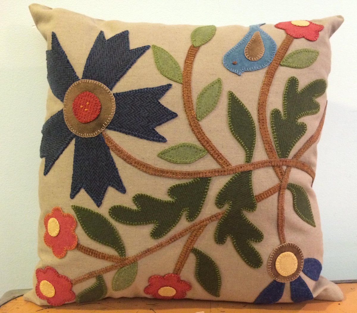 Have you bid on any of <a href="/WaysmeetUNH/">Waysmeet</a>'s online auction items? A pillow to rest your weary head? biddingowl.com/Auction/index.…