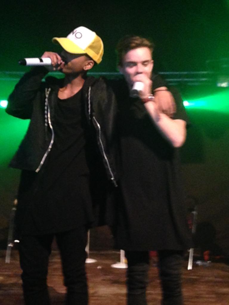 DANIIQUEX_'s tweet photo. @officialdioni http://t.co/DbWTTApUYF
