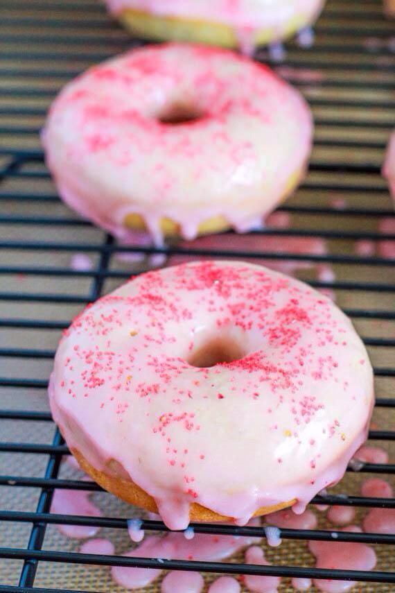 oopsdonuts's tweet image. why blaze it when you can glaze it