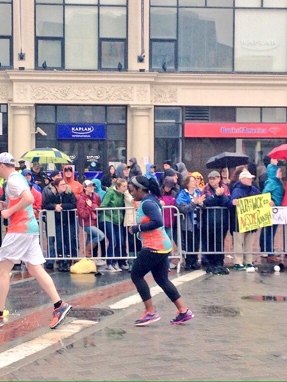 dailyfreepress's tweet photo. PHOTO: OITNB star Uzo Aduba runs past Kenmore Square. http://t.co/DmxeiMR2lX