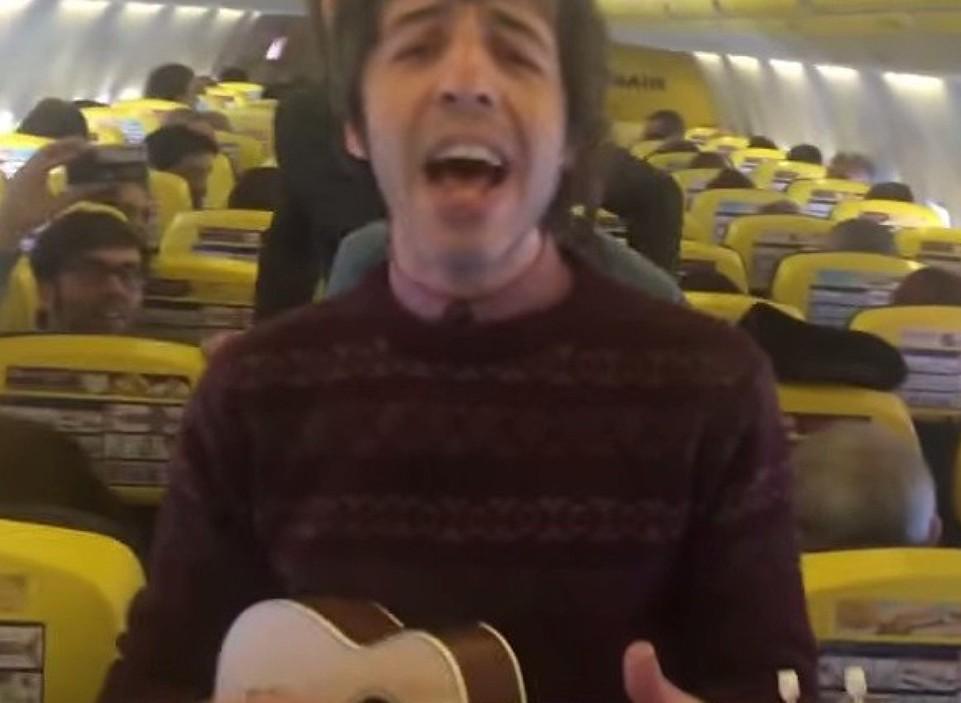 Zien: Spaanse band doet hun beklag over #Ryanair in een lied 
hpdetijd.nl/2015-04-20/zie…