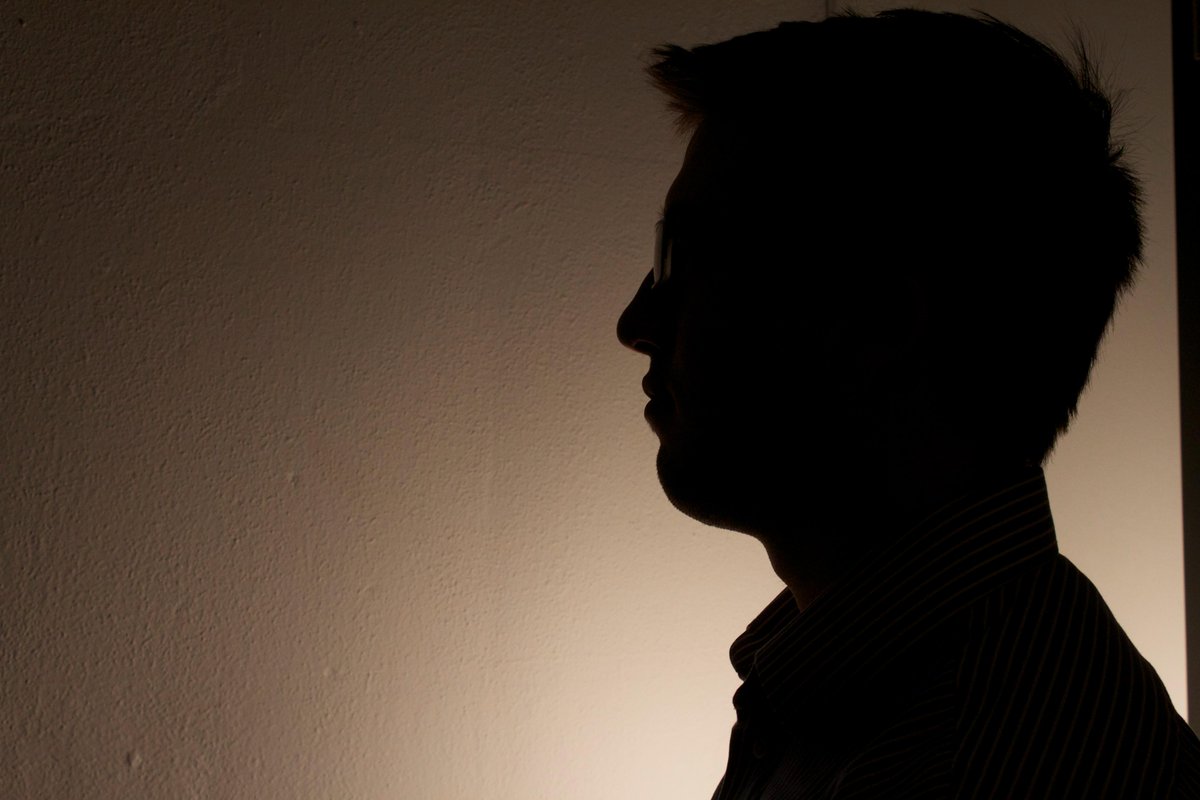 JalynWoollen's tweet photo. #CUNEArt235 #Silhouette http://t.co/wXcsYUYxYT