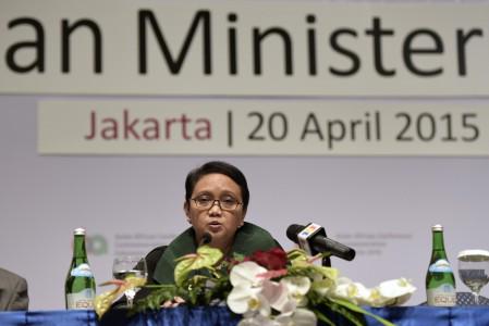 RezaDeRossi16's tweet photo. Dia mah emg gitu orangnye "@MerahPutihCom: http://t.co/ZFIitykEYu KBRI di Yaman Dibom, RI Hanya Bisa Protes Keras http://t.co/IrIzEoKq8d"