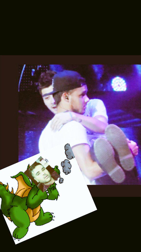 ammahazza1's tweet photo. ZAYN È  VIVO
😂😂🙈
#superliam all'attacco http://t.co/6e5GGcixi9